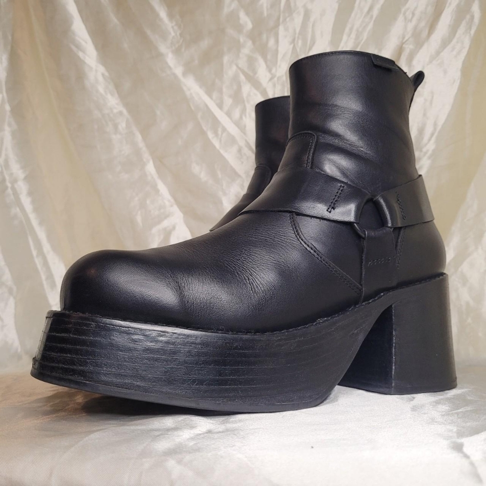 DESTROY vintage black leather 90s era heeled platform boots